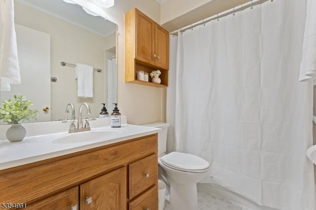 full bathroom featuring vanity, ornamental molding, toilet, and a shower with curtain