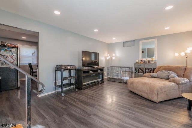 908 Maple Dr, Greenwich Twp, NJ 08886 - living room with recessed lighting, baseboards, and wood finished floors