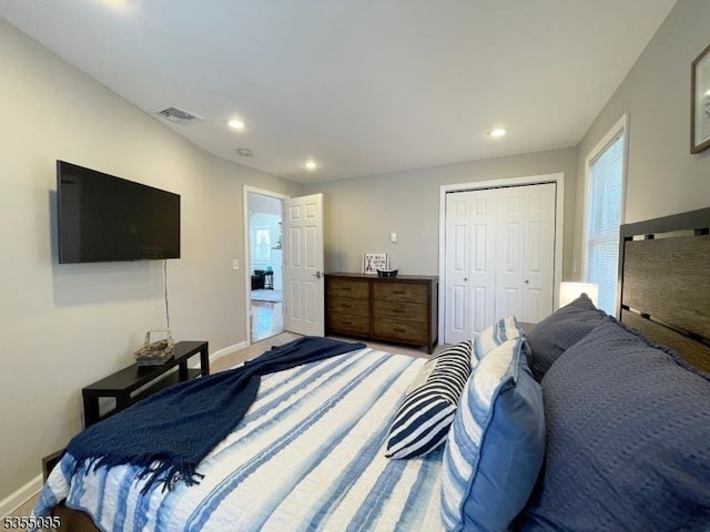 bedroom featuring baseboards, a closet, recessed lighting, and visible vents