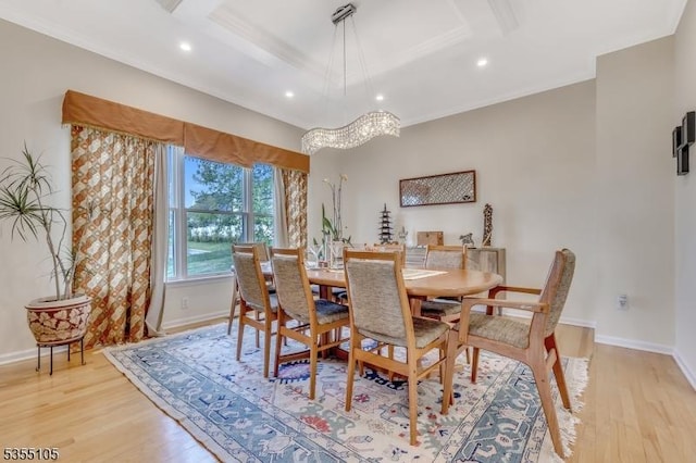 dining space featuring recessed lighting, baseboards, a notable chandelier, and light wood-style floors