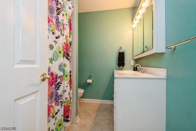 bathroom with vanity, toilet, baseboards, a shower with shower curtain, and tile patterned floors