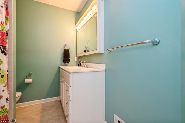 bathroom with tile patterned flooring, vanity, baseboards, toilet, and a shower with shower curtain