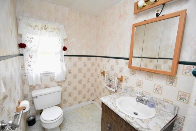 5634 Berkshire Valley Rd, Jefferson Twp, NJ 07438 - bathroom featuring toilet, vanity, and wallpapered walls