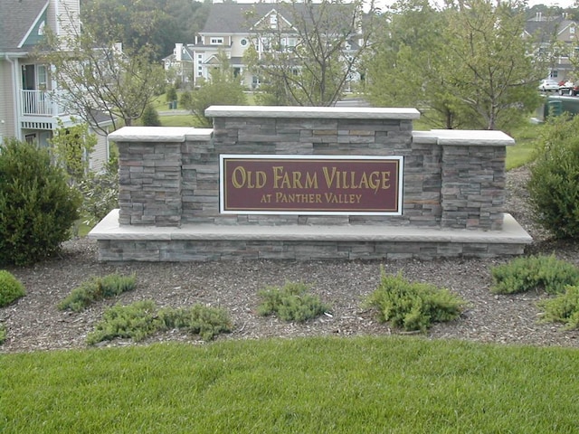 view of community / neighborhood sign