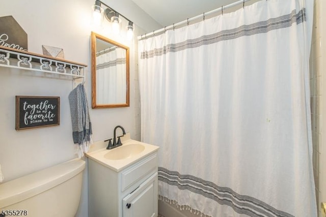 full bathroom with toilet, vanity, and a shower with shower curtain