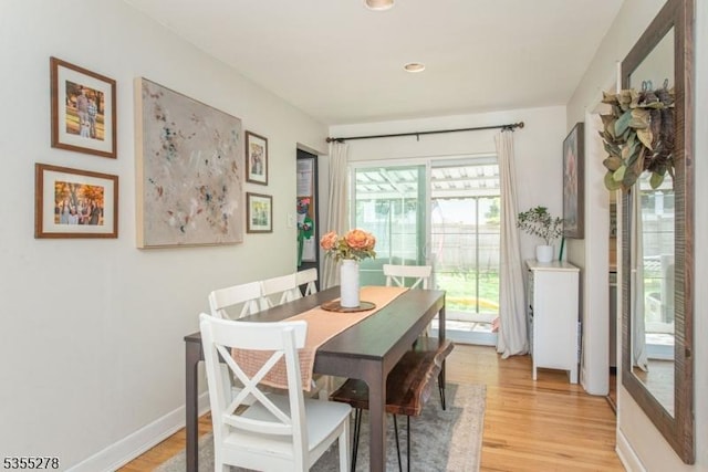 dining room with light wood-style flooring, recessed lighting, and baseboards