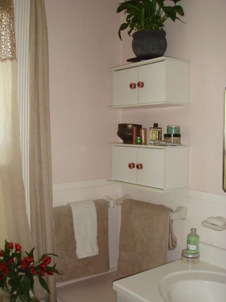 full bathroom featuring a sink