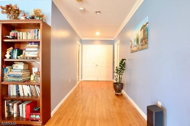 hall featuring crown molding, hardwood / wood-style flooring, baseboards, and recessed lighting