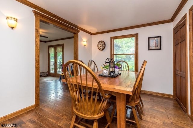 dining room with crown molding, plenty of natural light, dark wood-style flooring, and baseboards