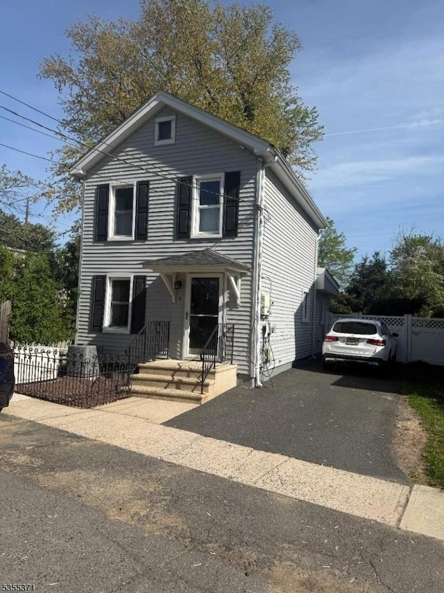 11 Union St, Franklin Twp, NJ 08528 - view of front of home featuring fence and asphalt driveway