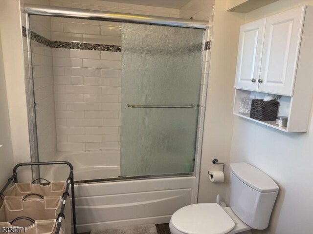 11 Union St, Franklin Twp, NJ 08528 - full bath featuring toilet and enclosed tub / shower combo