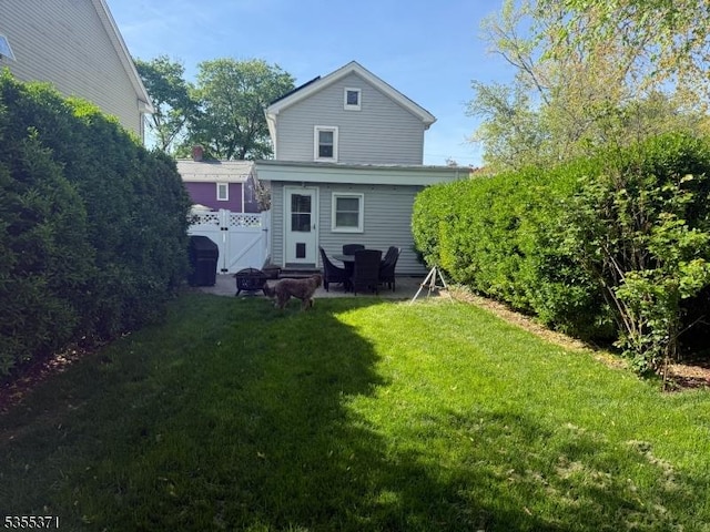 11 Union St, Franklin Twp, NJ 08528 - rear view of house featuring entry steps and a gate