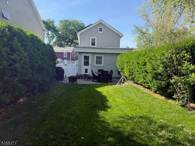 11 Union St, Franklin Twp, NJ 08528 - back of property featuring a gate and a patio