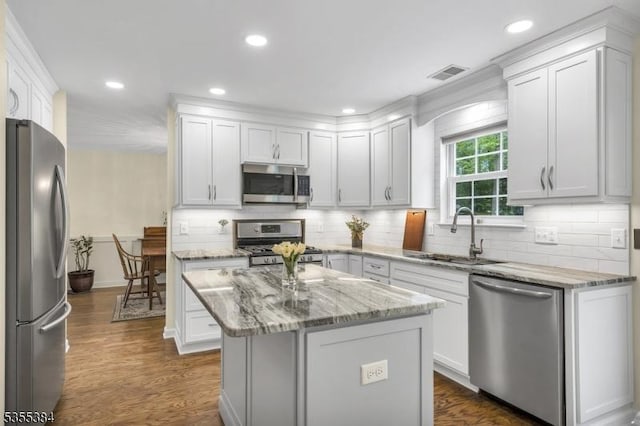 95 School House Rd, Jefferson Twp, NJ 07438 - kitchen with stainless steel appliances, a sink, recessed lighting, decorative backsplash, and white cabinets