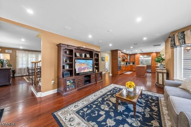 living room featuring recessed lighting, baseboards, visible vents, and dark wood-style floors