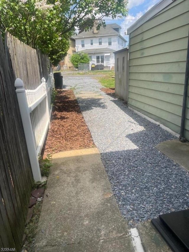 105 Chambers St, Phillipsburg Town, NJ 08865 - view of yard featuring fence