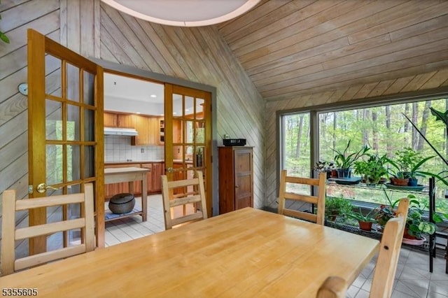 sunroom / solarium with lofted ceiling