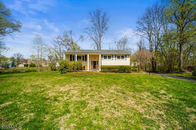 6 Lynwood Dr, Lebanon Boro, NJ 08833 - split foyer home featuring a front yard