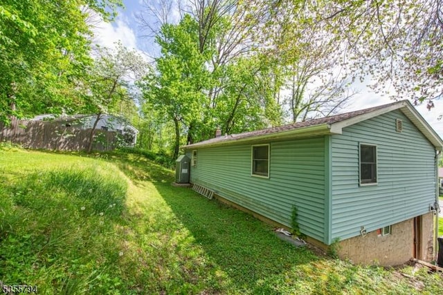 14 Sioux Trl, Wantage Twp, NJ 07461 - view of side of home featuring a lawn