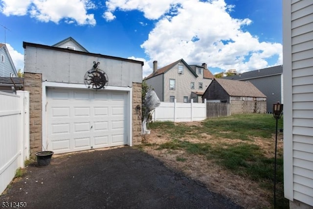 280 E Hazelwood Ave, Rahway City, NJ 07065 - view of yard featuring asphalt driveway