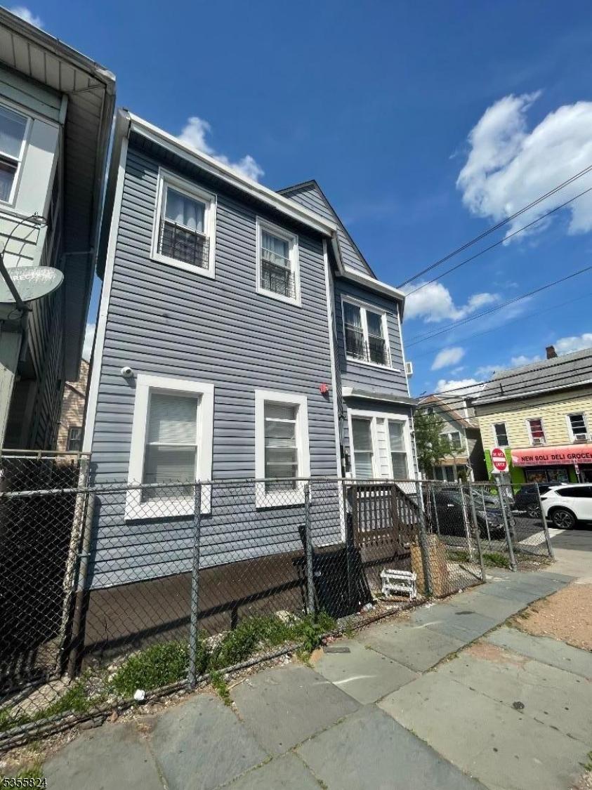 29 17th Ave, Paterson City, NJ 07501