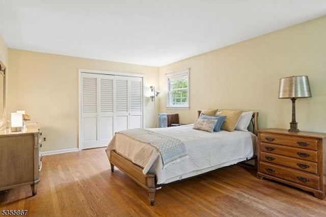 7 Fairhaven Dr, Parsippany-Troy Hills Twp, NJ 07950 - bedroom featuring wood finished floors, a closet, and baseboards