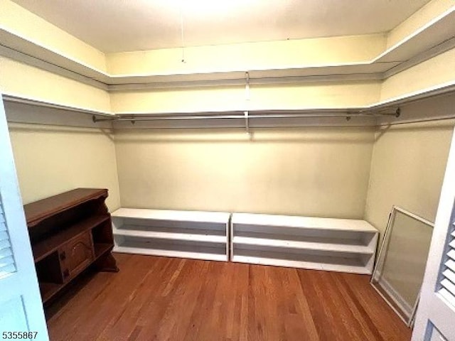 7 Fairhaven Dr, Parsippany-Troy Hills Twp, NJ 07950 - walk in closet featuring wood finished floors