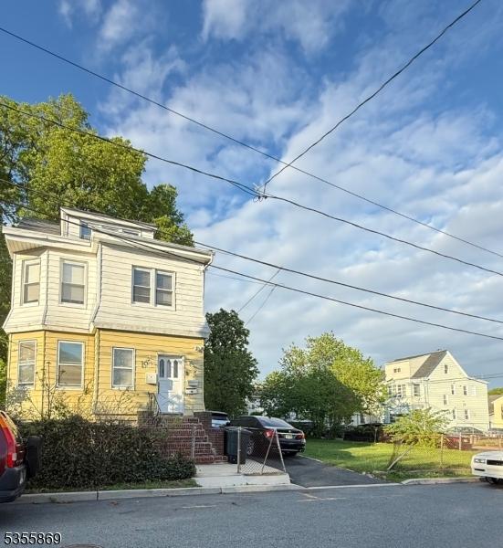 view of front facade