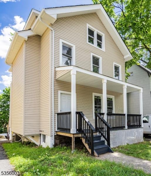 view of front facade with covered porch