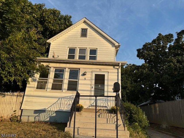 5 Franklin Blvd, Franklin Twp, NJ 08873 - view of front facade with fence and crawl space