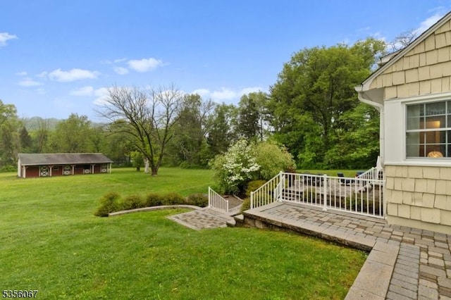 view of green lawn featuring view of scattered trees