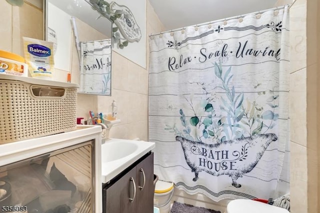 124 E Main St, Paterson City, NJ 07522 - bathroom featuring toilet, tile walls, vanity, and shower / bath combo
