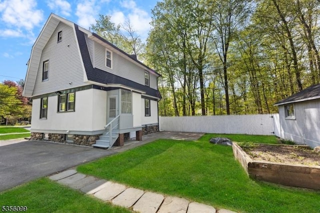 19 Oak Rd, Boonton Twp, NJ 07005 - view of front of property with entry steps, a gambrel roof, and a shingled roof