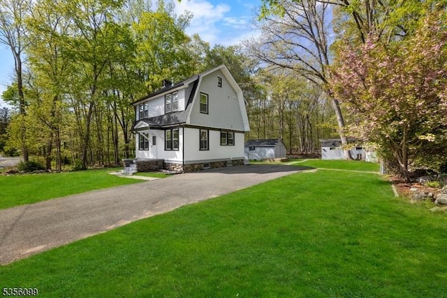 19 Oak Rd, Boonton Twp, NJ 07005 - view of front facade featuring a gambrel roof, driveway, and a front yard