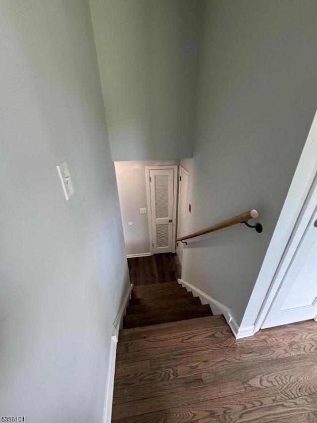 25 Ivy Pl, Vernon Twp, NJ 07418 - stairway with wood finished floors and baseboards
