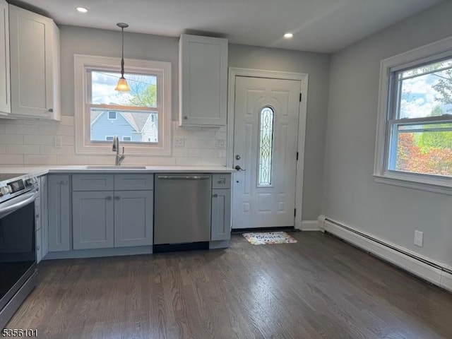 25 Ivy Pl, Vernon Twp, NJ 07418 - kitchen featuring stainless steel appliances, a sink, baseboard heating, dark wood-type flooring, and backsplash
