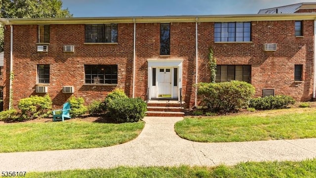 view of front of property with brick siding and a front yard
