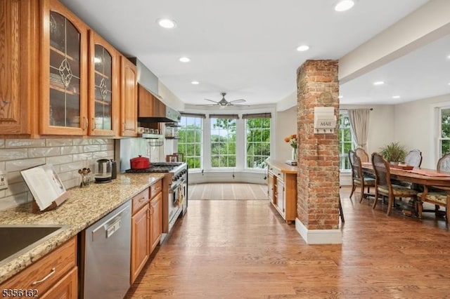 kitchen featuring stainless steel appliances, light wood-type flooring, healthy amount of natural light, and recessed lighting