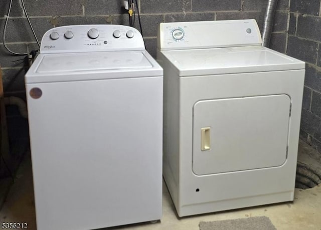 899 Robin Rd Unit 899, Hillsborough Twp, NJ 08844 - washroom featuring washer and clothes dryer and concrete block wall