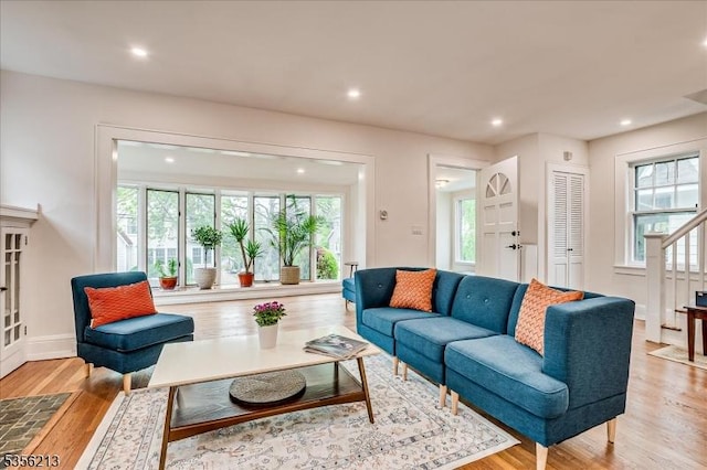 living area featuring light wood-type flooring, recessed lighting, and baseboards