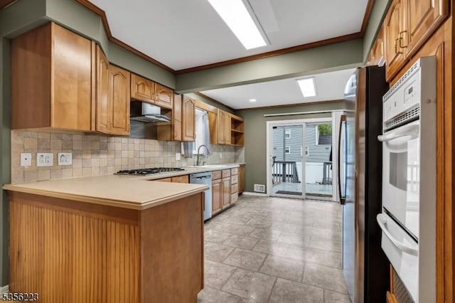 548 Birchwood Rd, Linden City, NJ 07036 - kitchen featuring stainless steel appliances, backsplash, a sink, a warming drawer, and a peninsula
