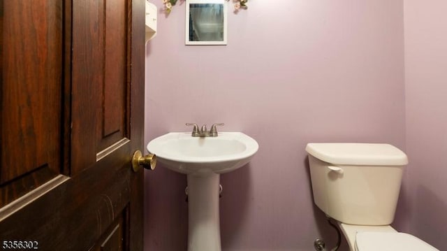 6 Longview Ln, Vernon Twp, NJ 07461 - bathroom with toilet and a sink