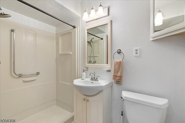 full bath with a shower, toilet, and vanity