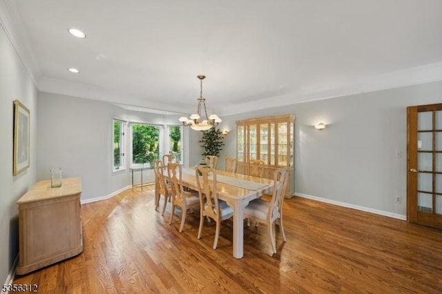 dining room with a chandelier, baseboards, light wood-style flooring, ornamental molding, and recessed lighting