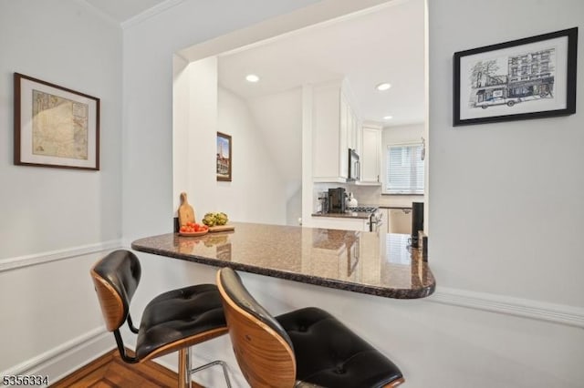 dining space with recessed lighting, baseboards, and a desk