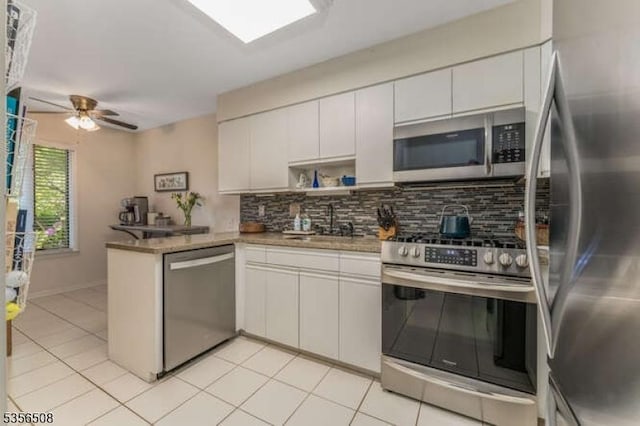 3 Saint Andrews Ln, Clinton Twp, NJ 08801 - kitchen with appliances with stainless steel finishes, decorative backsplash, a sink, and a peninsula