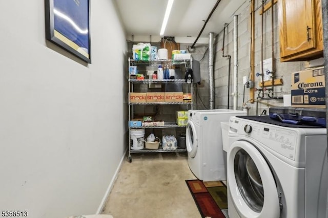 laundry room featuring independent washer and dryer and baseboards