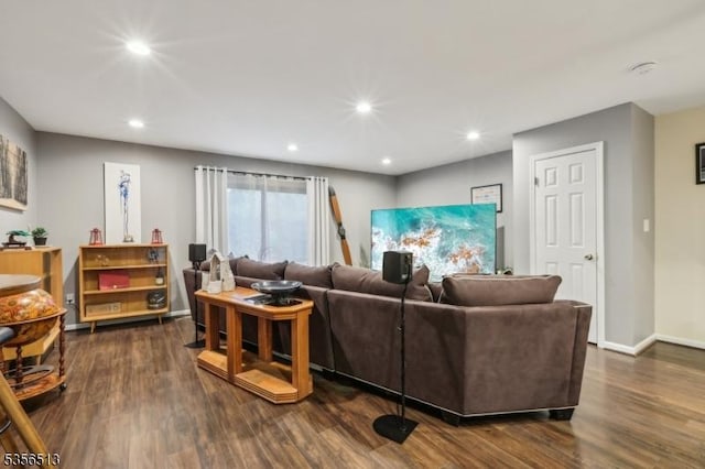 living area featuring dark wood-style floors, recessed lighting, and baseboards