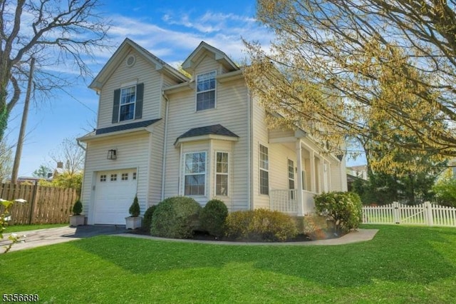 view of front facade with a garage and driveway