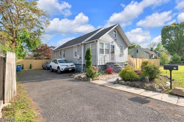 view of front of house featuring fence and driveway